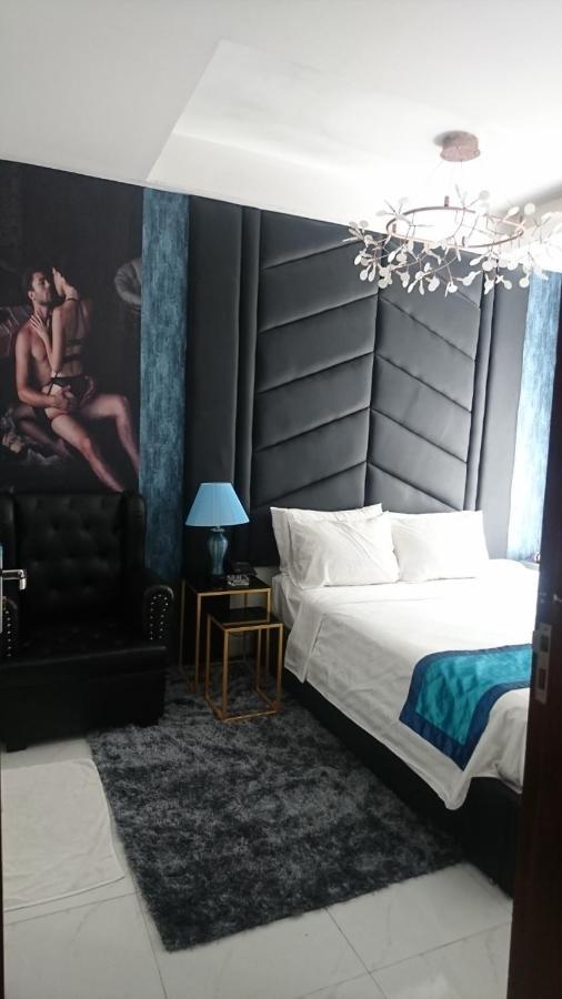 Hera * Hanoi