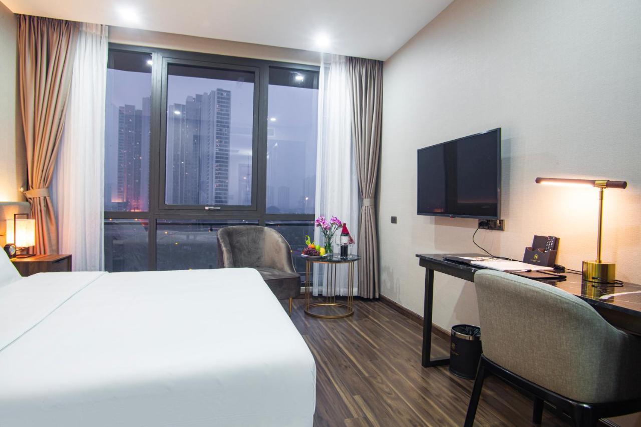 Western Skyline Hotel 4*