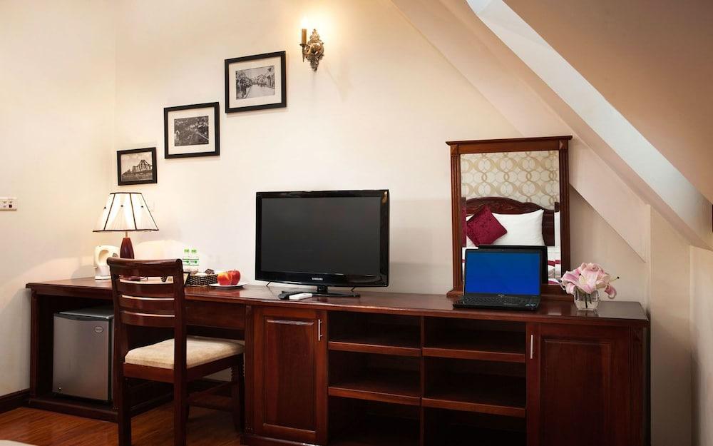 Golden Moon & Travel Hotel 3*