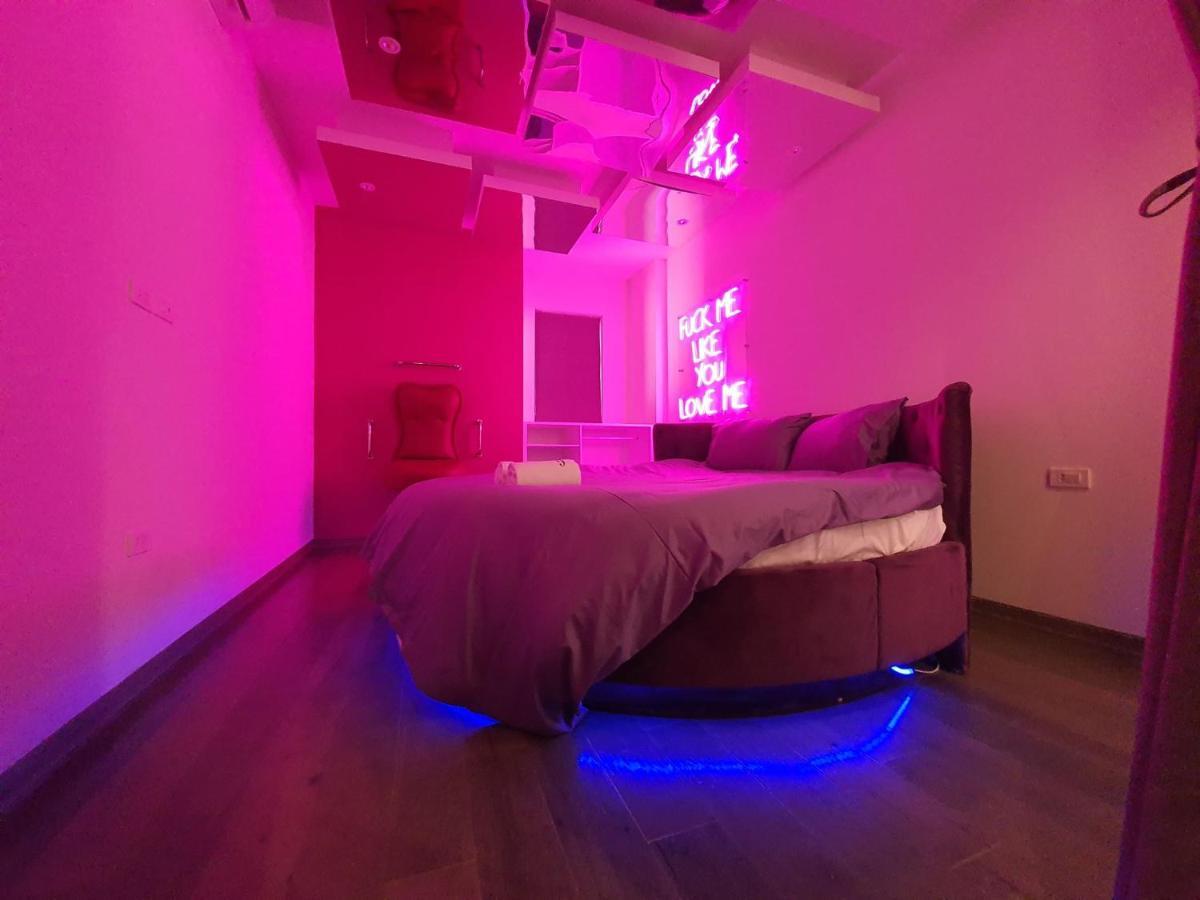 Love hotel 69 Boutique Hanoi