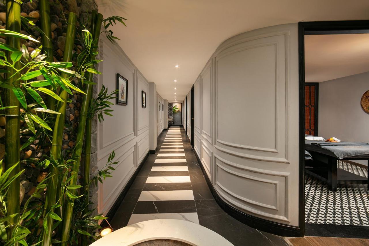 Shining & Hotel 4*