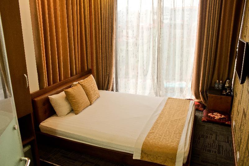 Coco Cau Giay Hotel 3*