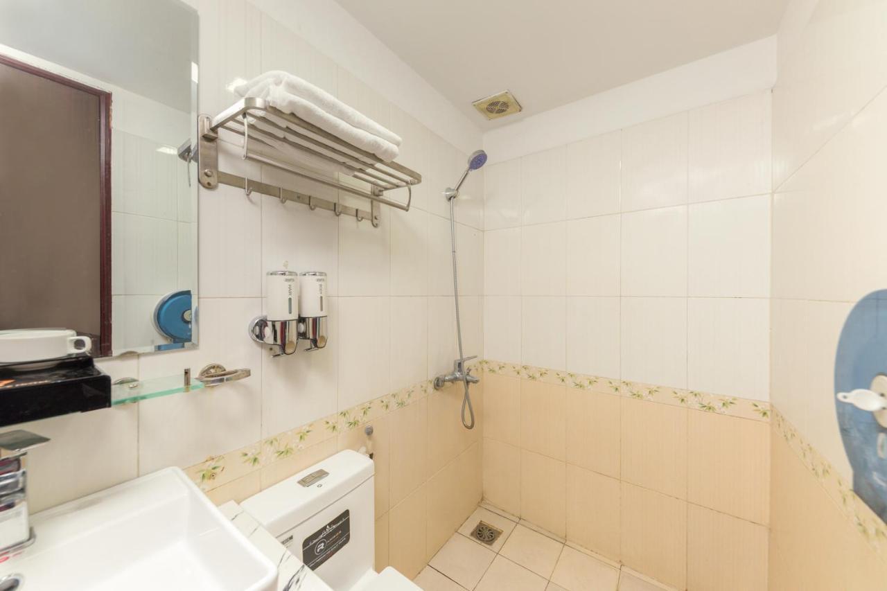 Oyo 1046 Saigon Palace - Tran Quoc Hoan Hotel Hanoi