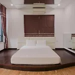 Blue Diamond Apartment Hotel