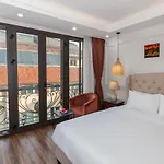 Golden Legend Palace Hotel & Travel