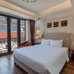 Golden Legend Palace Hotel & Travel