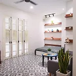 Centrally Located - Balcony Homestay