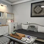 Homestay Nha Pho Ha Noi Sinsoledad - 437 Hong Ha Street