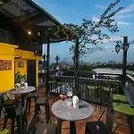 Trangtrang Premium Hotel & Sky Bar