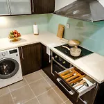 Wecozy Pacific - Spacious Apartment, Train Station Side