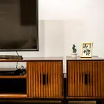 Wecozy Pacific - Spacious Apartment, Train Station Side