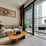 2Br Vinhomes Apartment Swimming Pool & Villa View