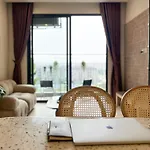 2Br Vinhomes Apartment Swimming Pool & Villa View