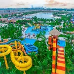 2Br Vinhomes Apartment Swimming Pool & Villa View
