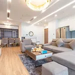 Royal Serviced Apartment Vinhomes Metropolis