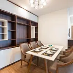 Royal Serviced Apartment Vinhomes Metropolis
