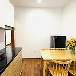 Era Apartment Thinh Hao