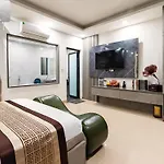 Queen Luxury Hotel