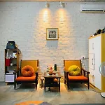 May\'S House