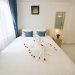 Ha Noi Holiday Center Hotel