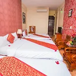 Khách sạn Grand Holiday 2