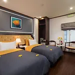 Mayflower Hotel- Central Old Quarter