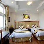 Van Mieu 2 Hotel