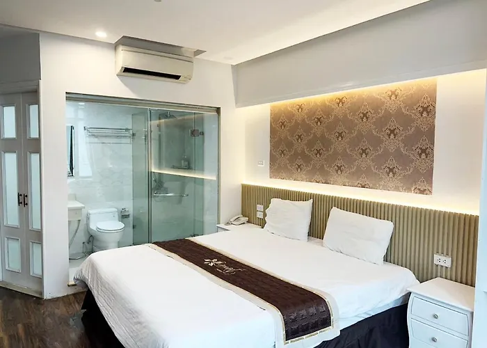 L-Amant Hotel Alley