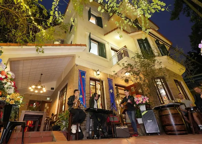 Musketeers Guest House