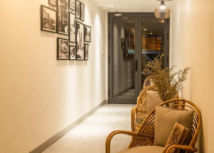 Lanha Hotel - Homestay