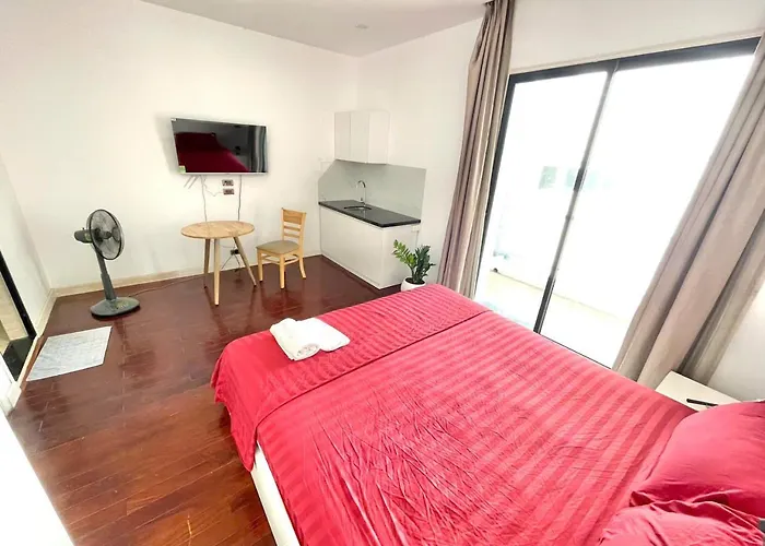 67132 Cozy Studio Close Ho Tay Balcony Full Sunlight