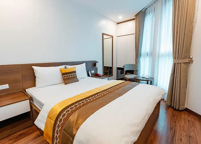 Golden Crown Hotel Long Bien