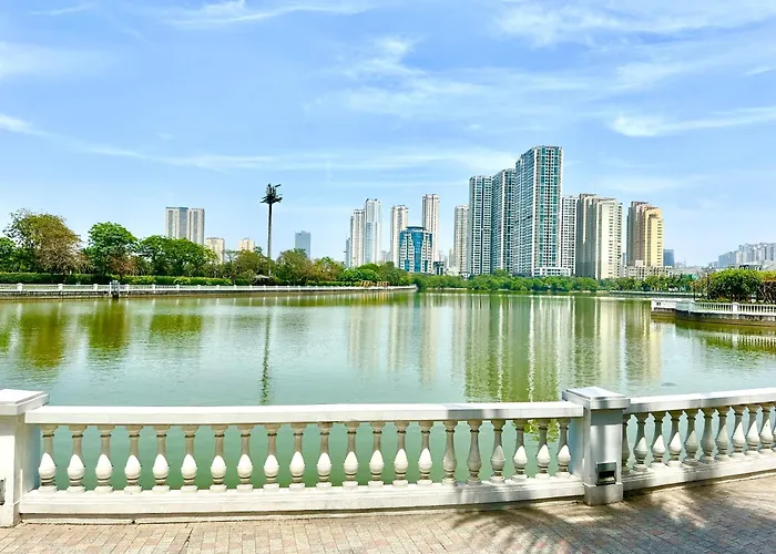 High Quality Apt With Swimming Pool, Gym, Private Walking Lake In City Centre