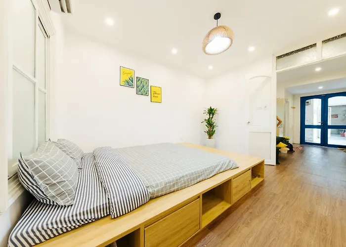 Buzz Hanoi 2 Bedroom in Old Quarter with Balcony