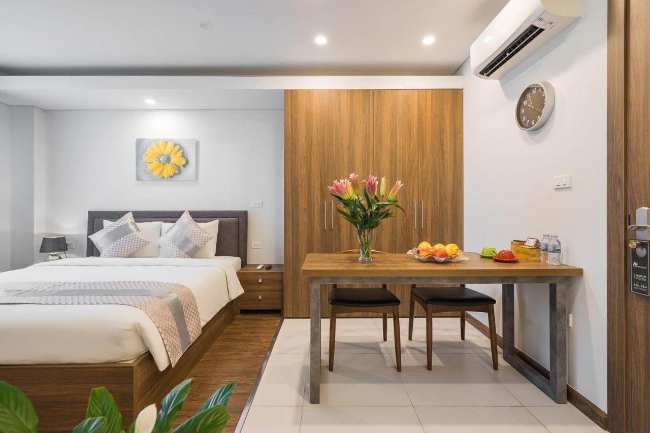 Hotel Narcissus & Hanoi