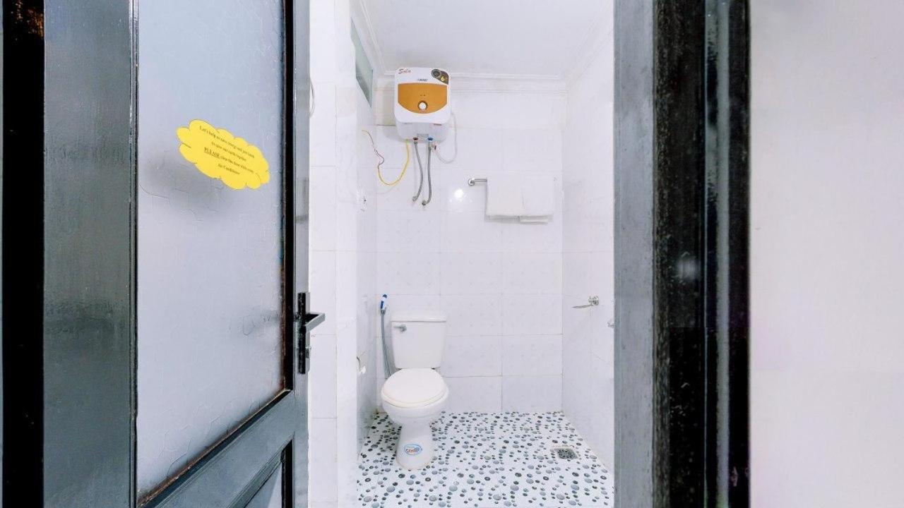 Lily Tay Ho Khách sạn hẻo lánh 3*