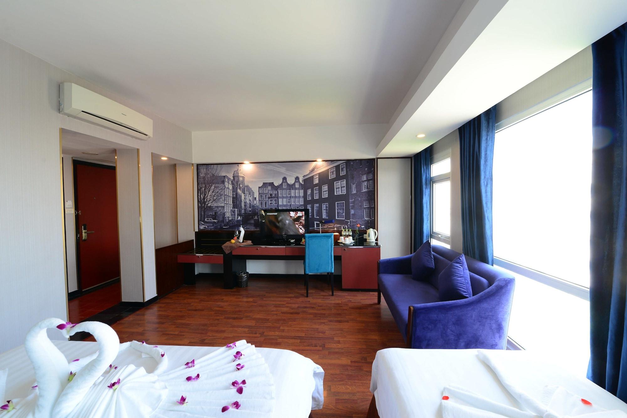 Ja Cosmo And Hotel