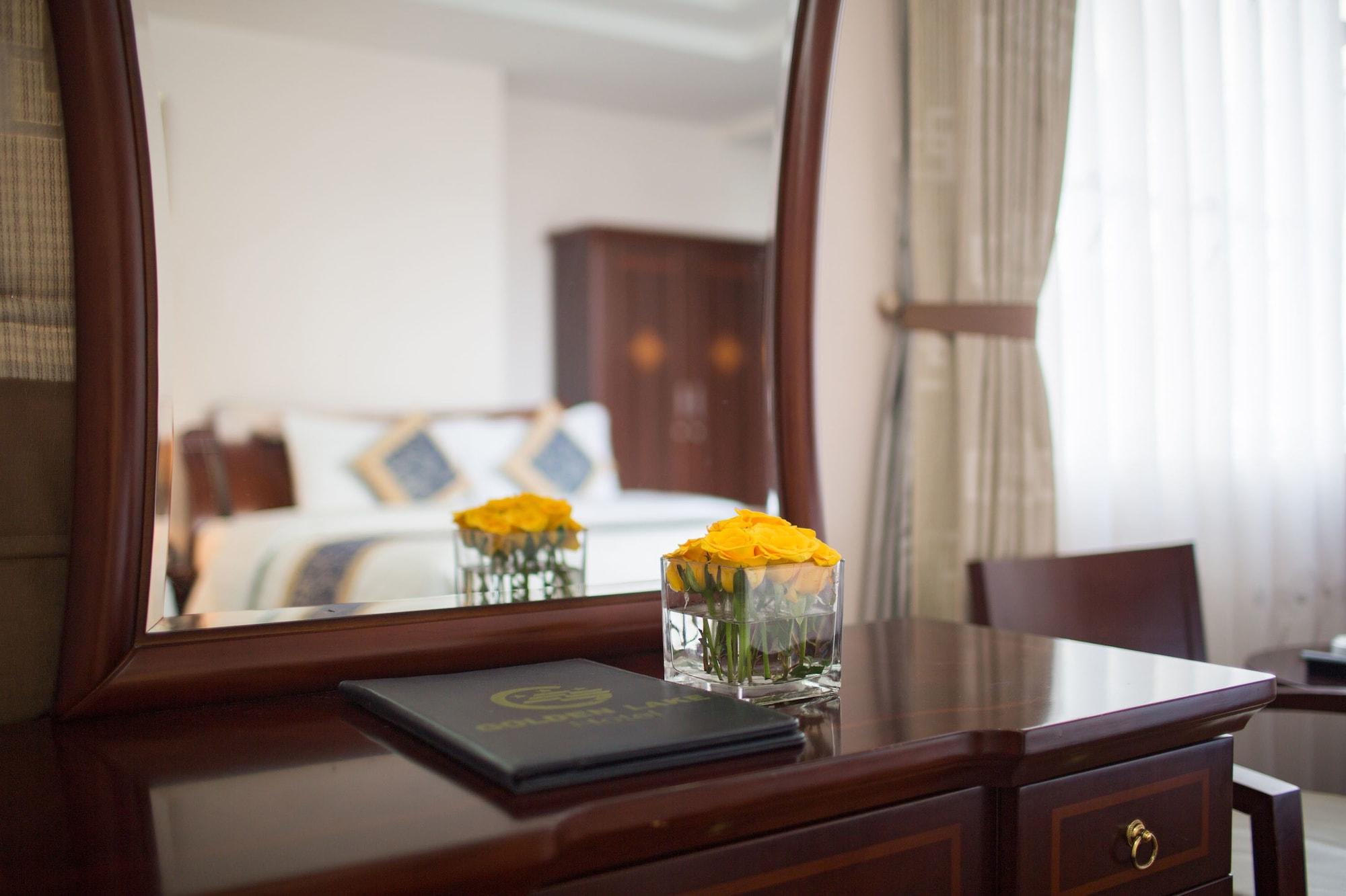 Lakeside Palace 3*