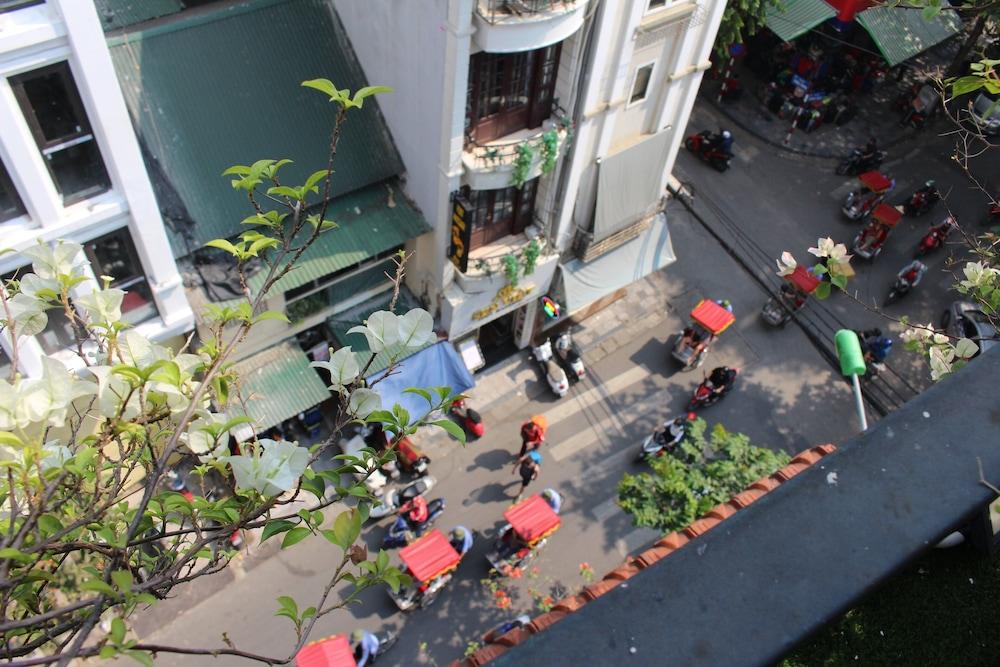 Au Coeur D'hanoi Boutique