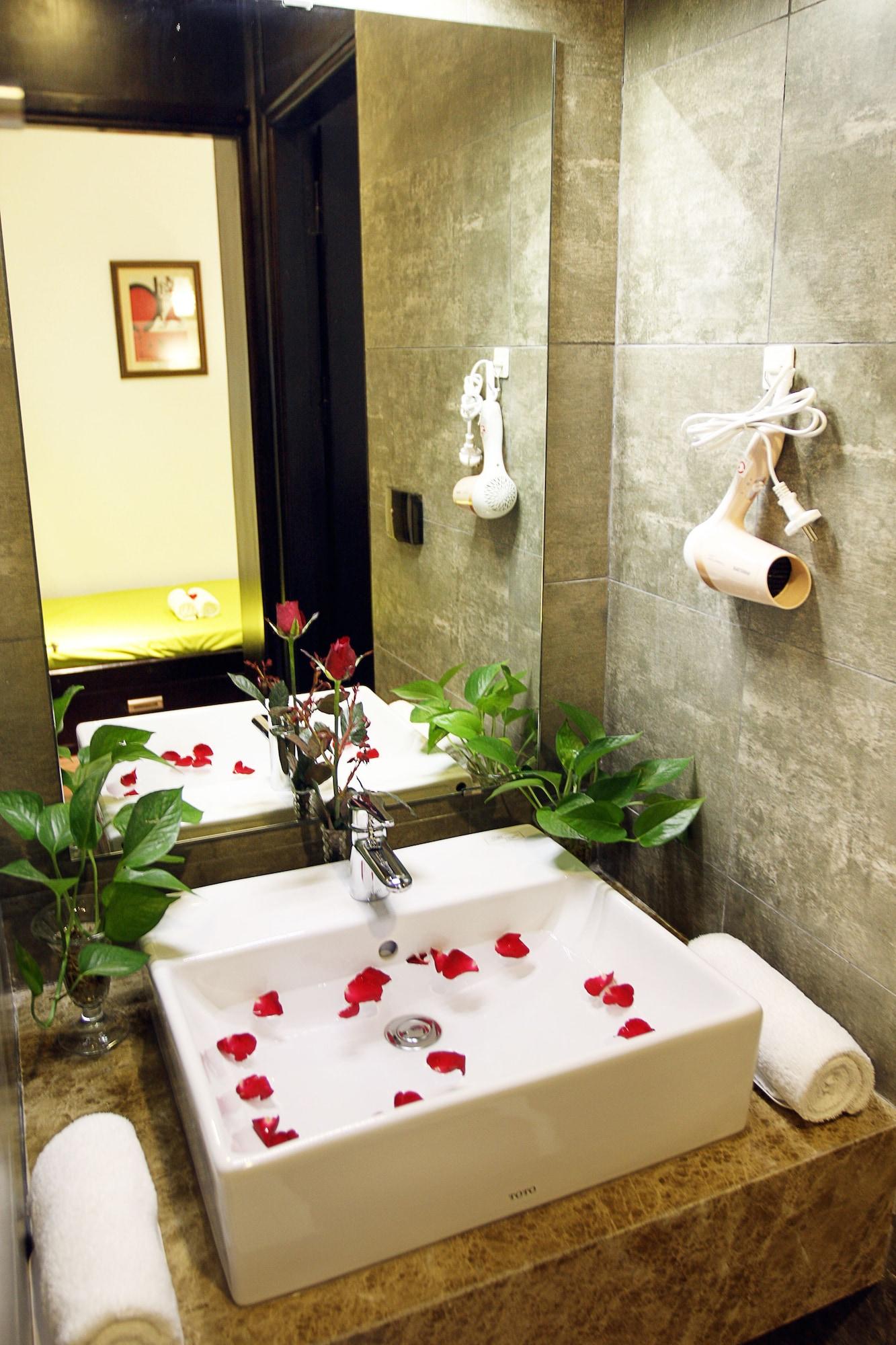 Tomodachi House Hotel