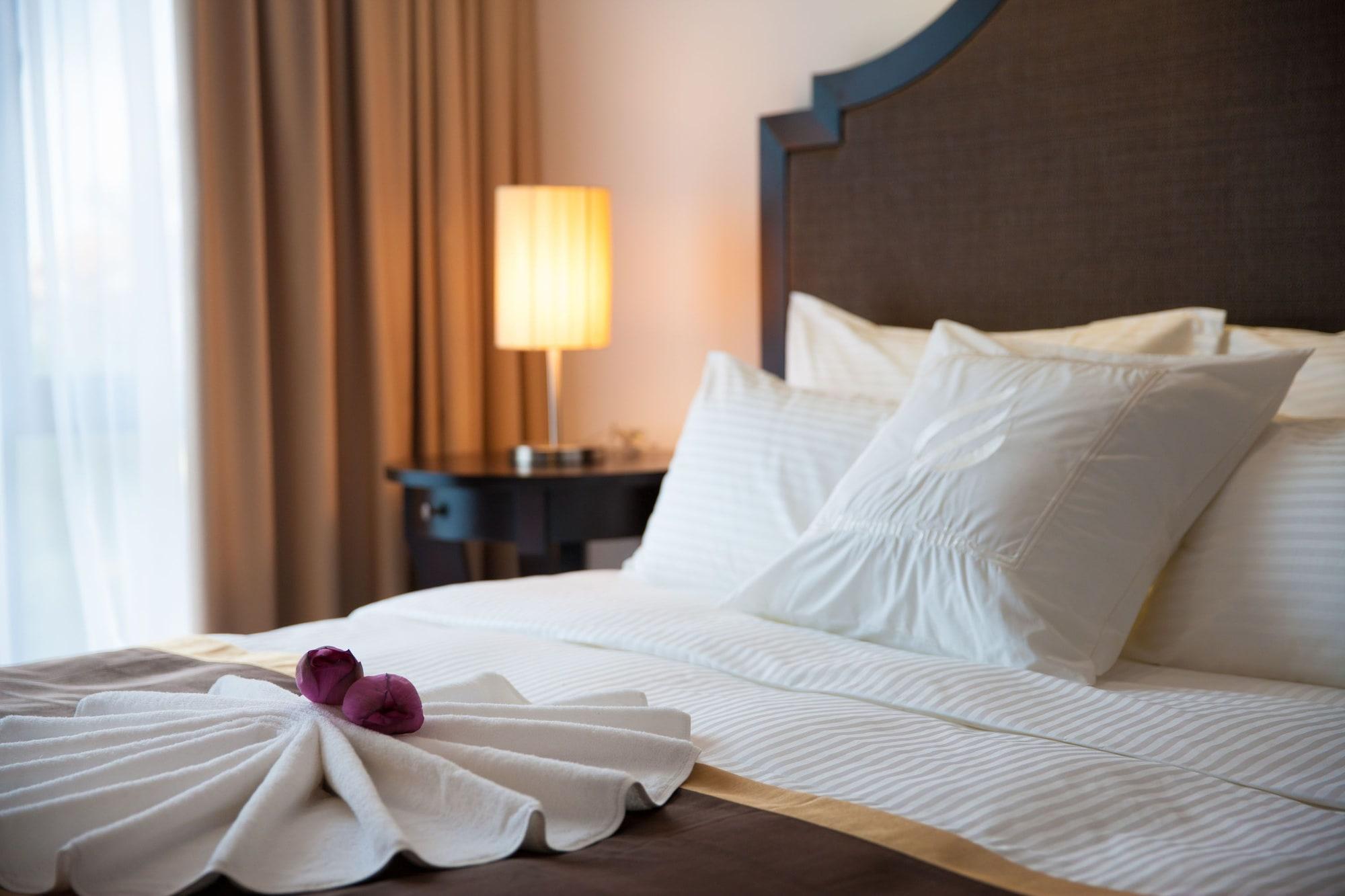 Hotel Elegant Westlake Hanoi
