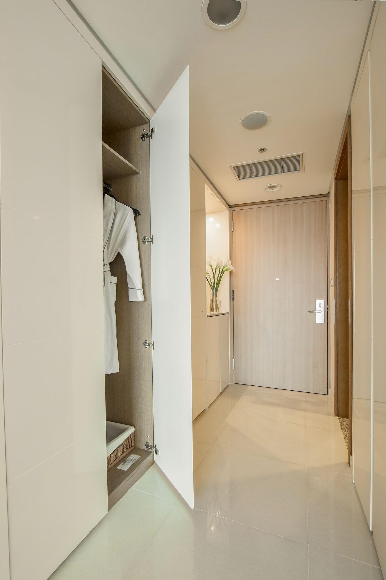 Hotel Calidas Landmark72 Royal 5*
