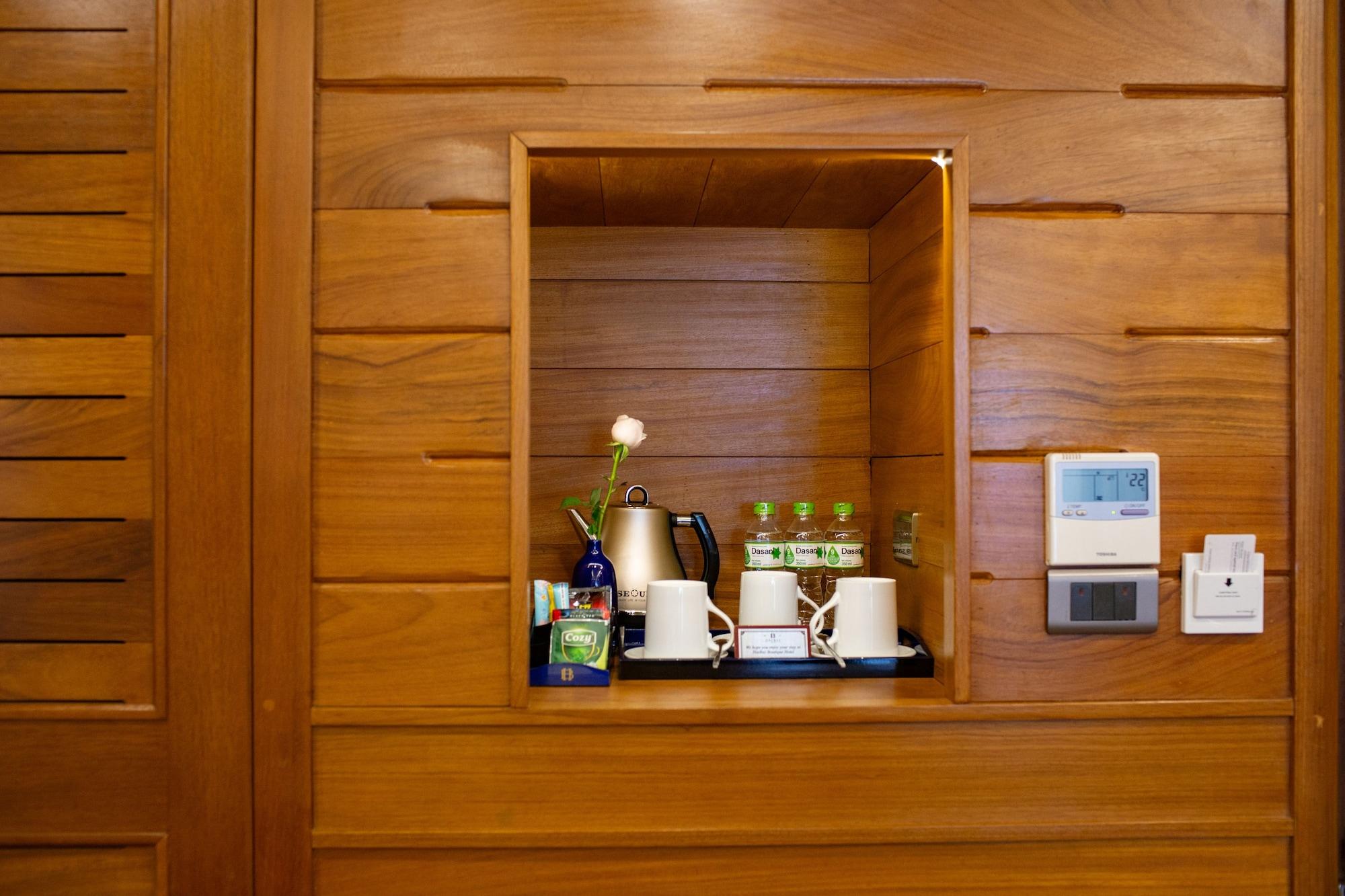 Hotel Bay & Restaurant Hanoi