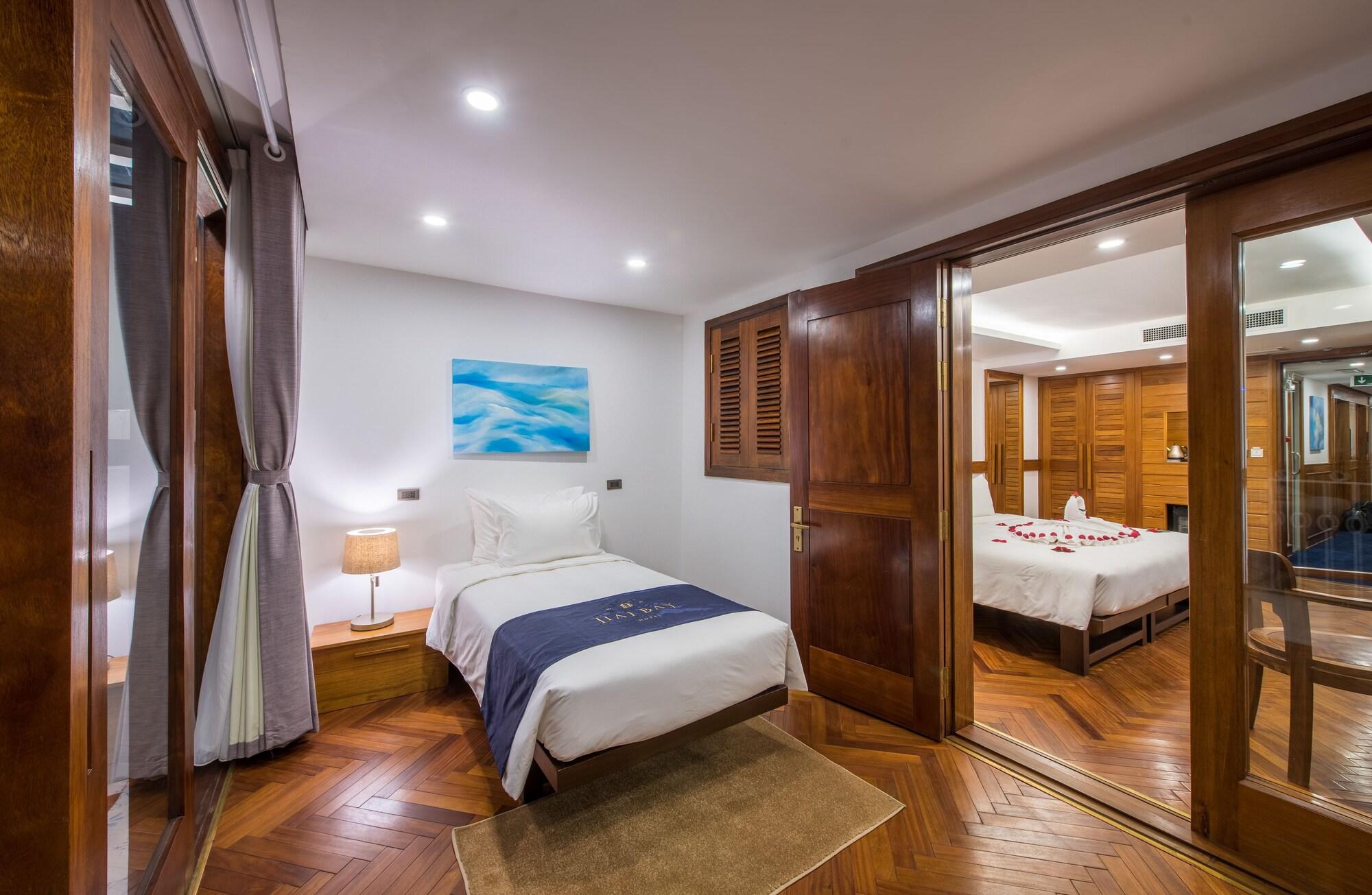 Bay & Restaurant Hotel 4*