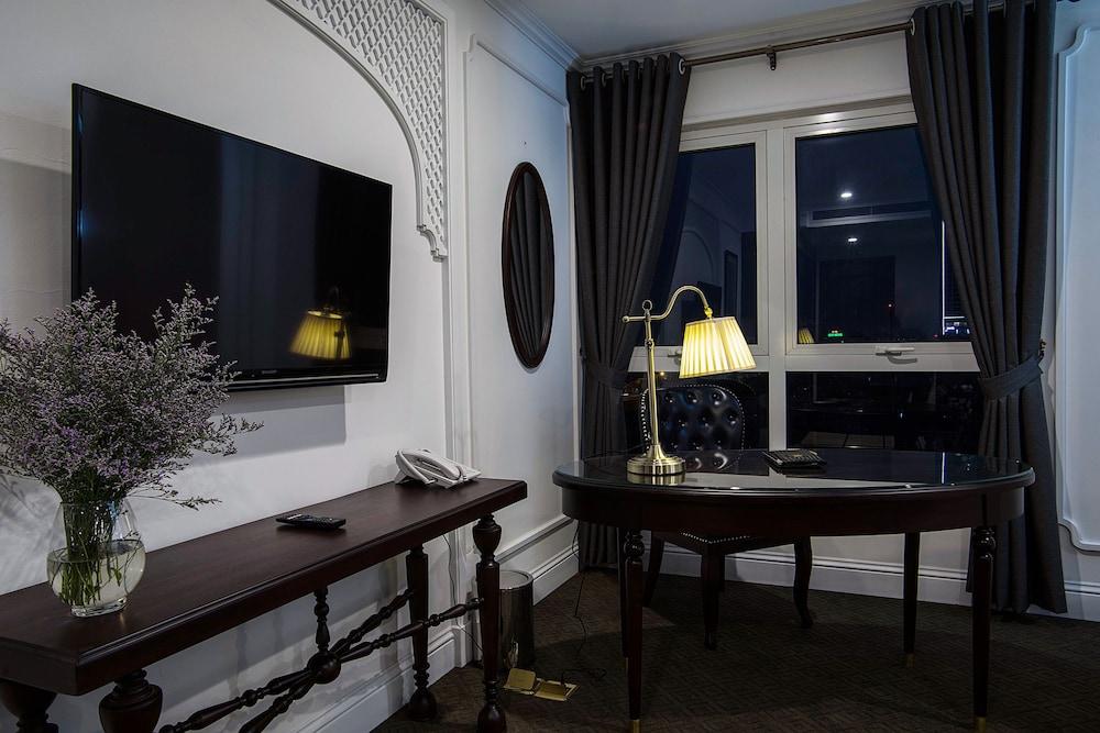 Hotel New Era & Hanoi