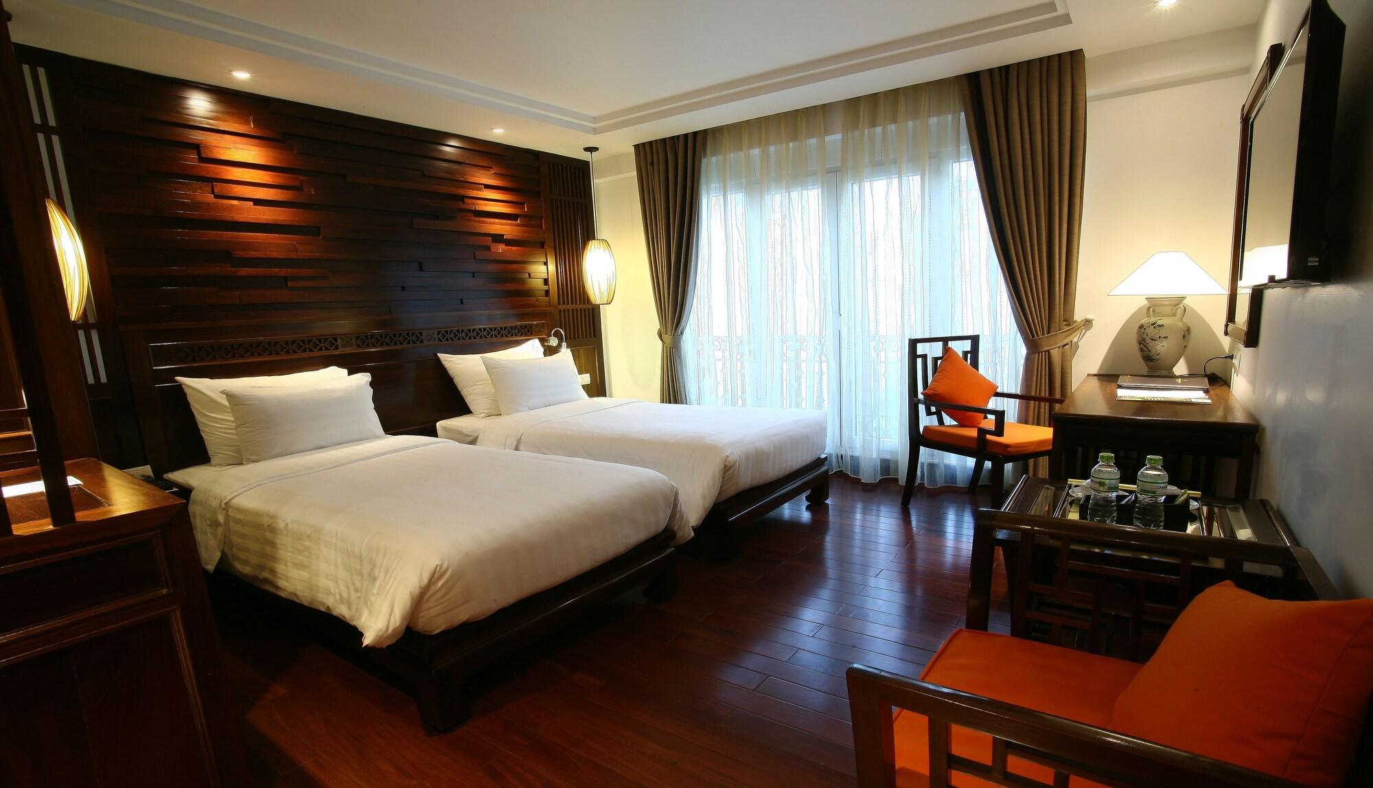 Hotel The Palmy &