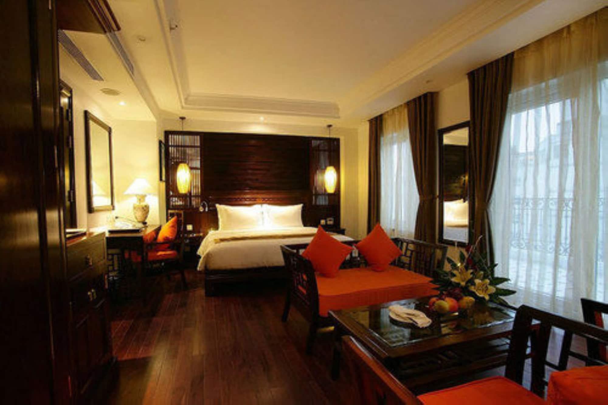 The Palmy & Hotel
