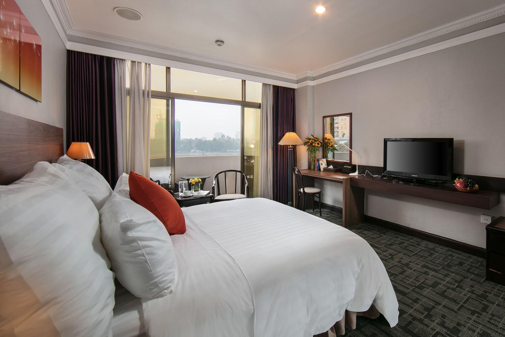 Side Hotel 4*