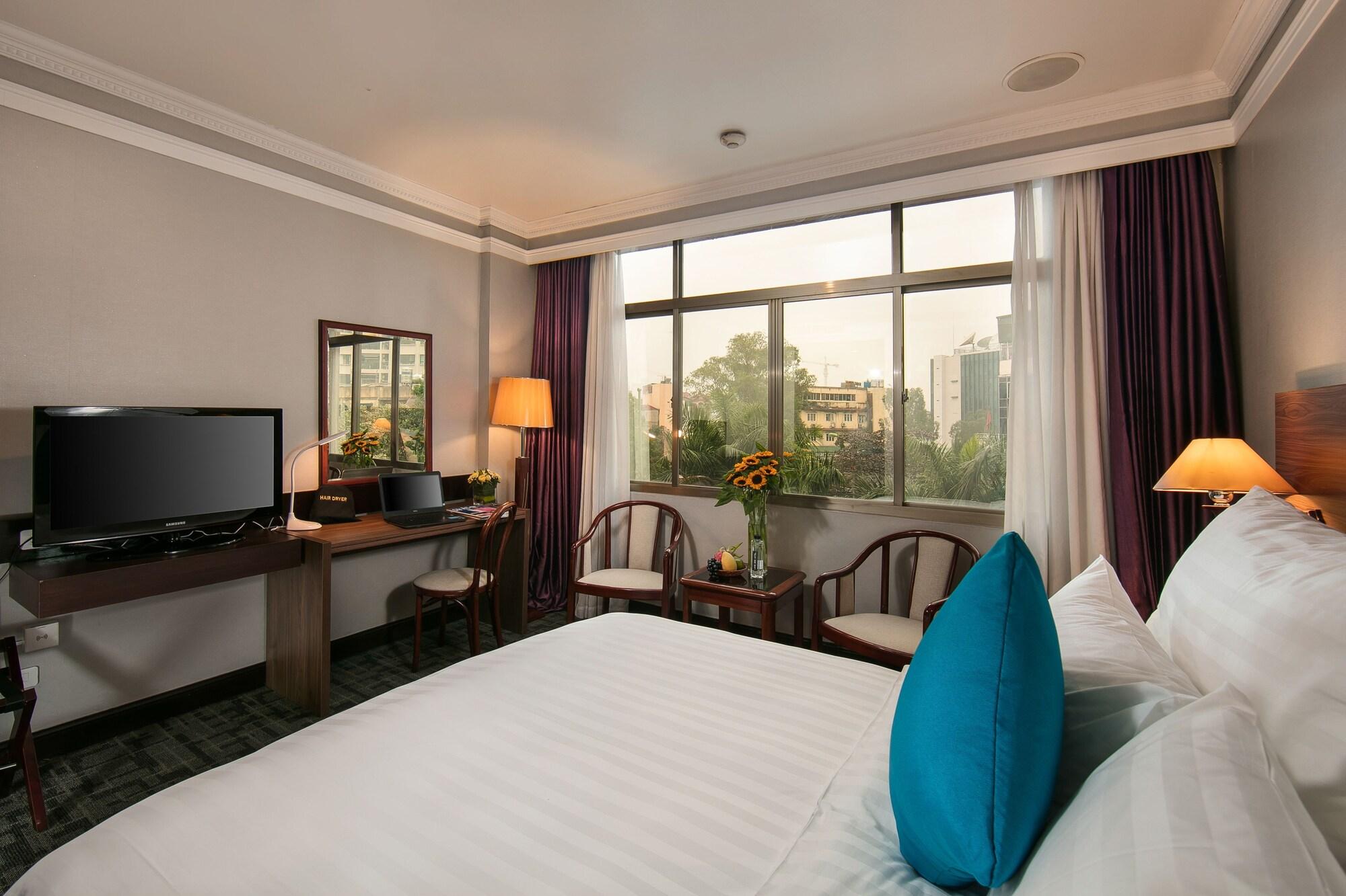 Side 4* Hanoi