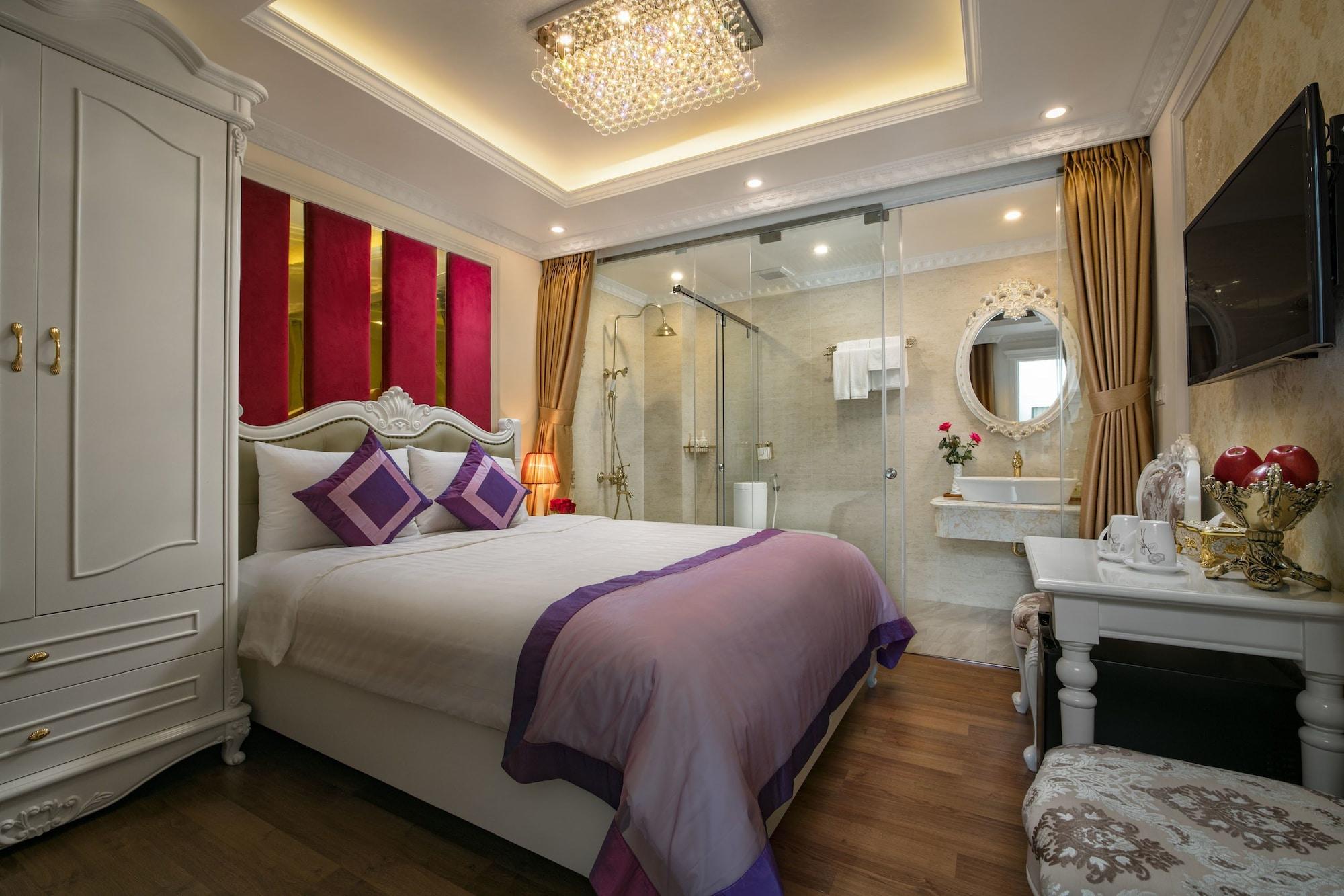 Viola Royal & Hanoi
